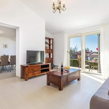 1 Bedroom Beautiful In