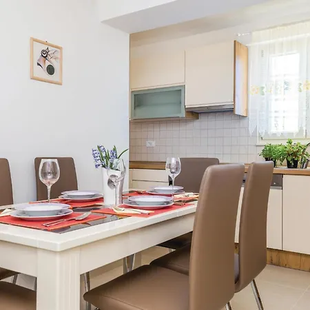 1 Bedroom Beautiful In Apartament Matulji