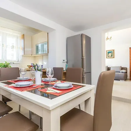 1 Bedroom Beautiful In Apartament Matulji