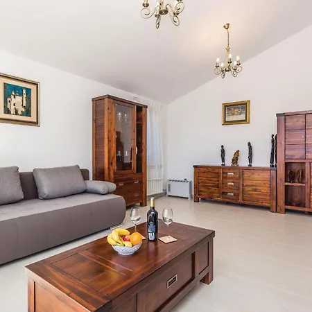 1 Bedroom Beautiful In Apartament